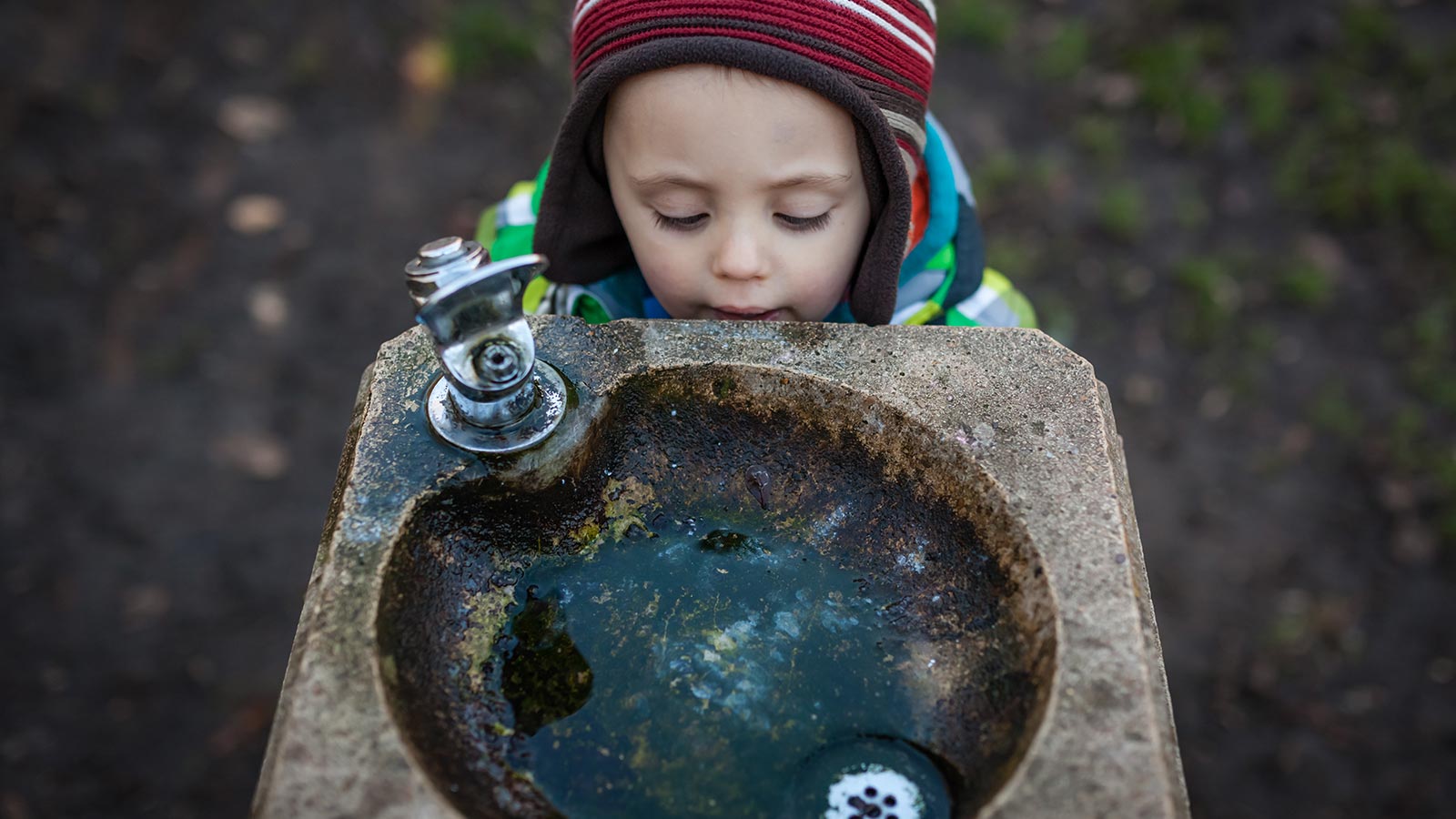 agua contaminada fuente 